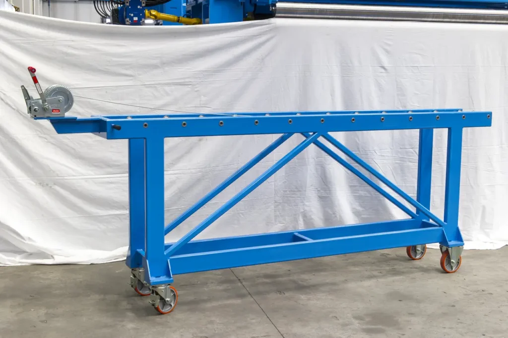 Accessorio a forma di scala posta orizzontalmente con manovella a sinistra, il tutto visto di lato